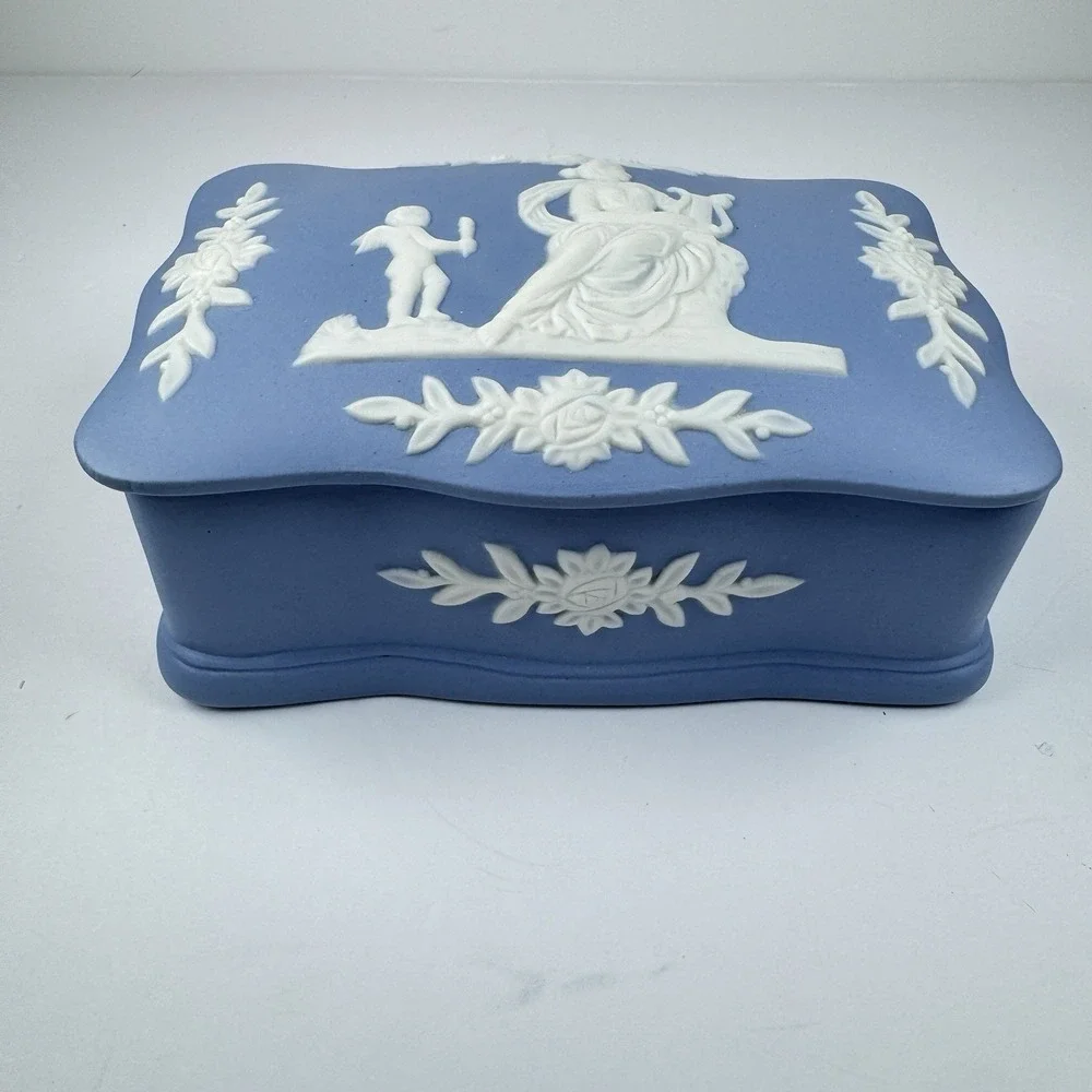 Jasperware Japan Lidded Jewelry Trinket Box Blue 5.5in Woman‎ Cherub Vanity